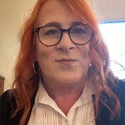 Lexie has shoulder-length hair and wears glasses